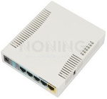 RB951Ui-2HnD 2.4GHz AP with five Ethernet ports and PoE output on port 5. It has a 600MHz CPU, 128MB RAM and a USB port.